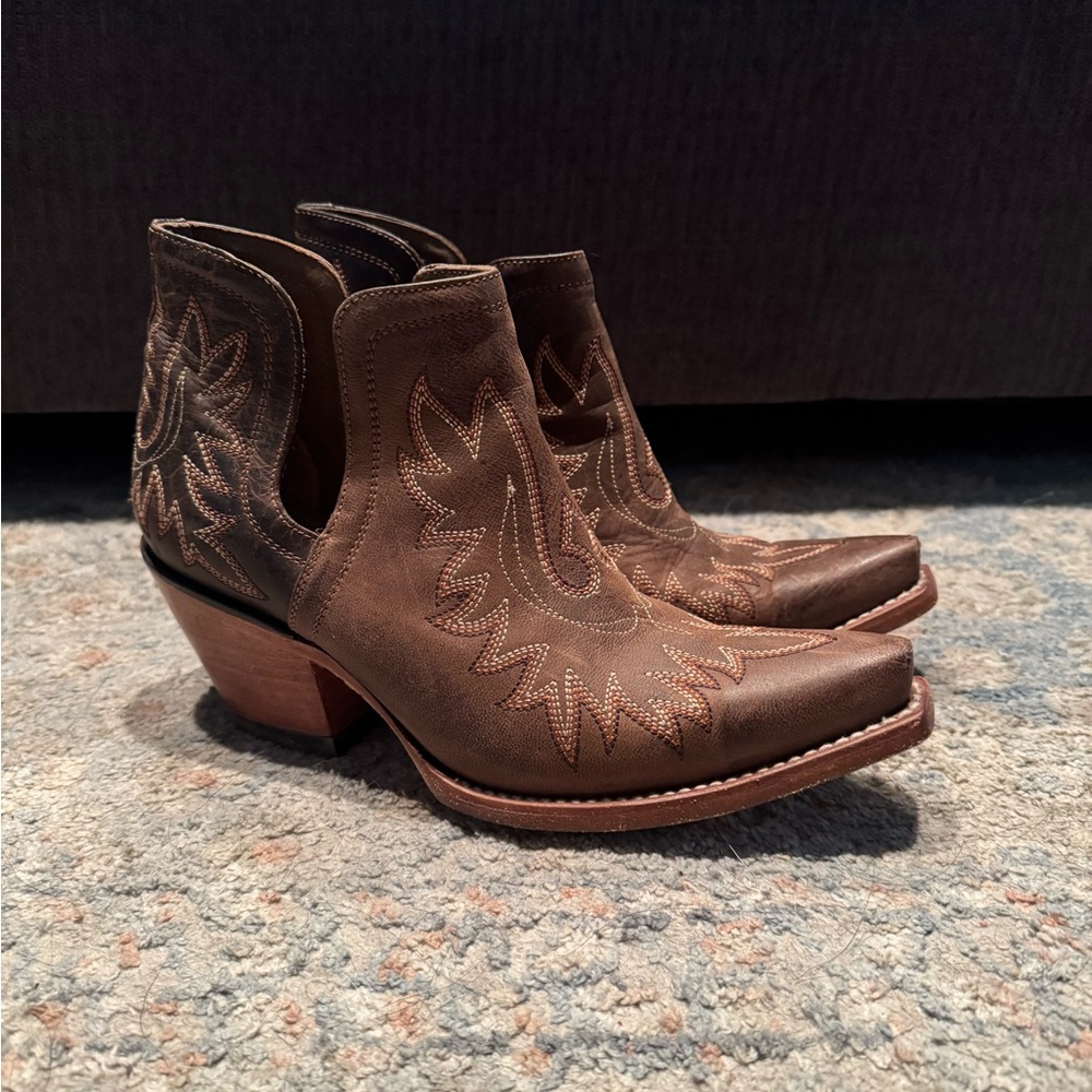 Ariat Dixon Weathered Booties - Snip Toe